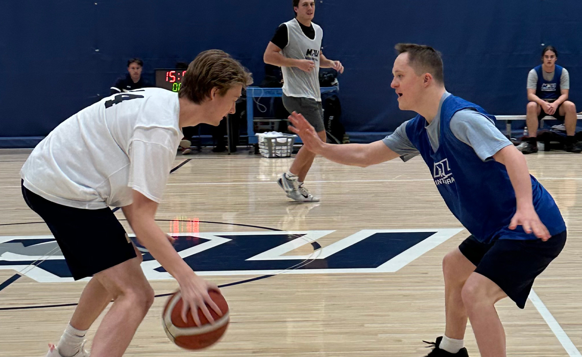 Wyatt Smuszko playing basketball.